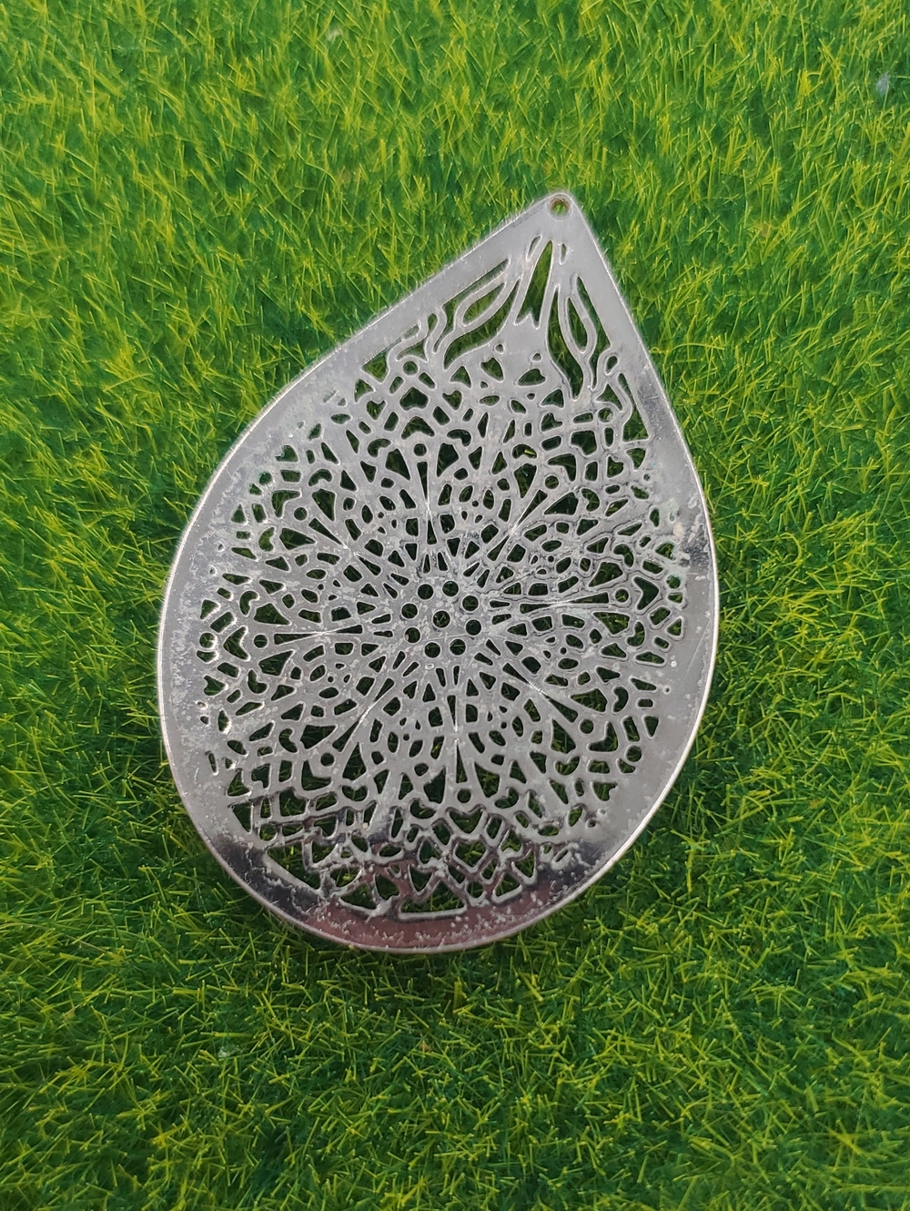 Silver Tone Filigree Teardrop Pendant - Intricate Cutout Design P540